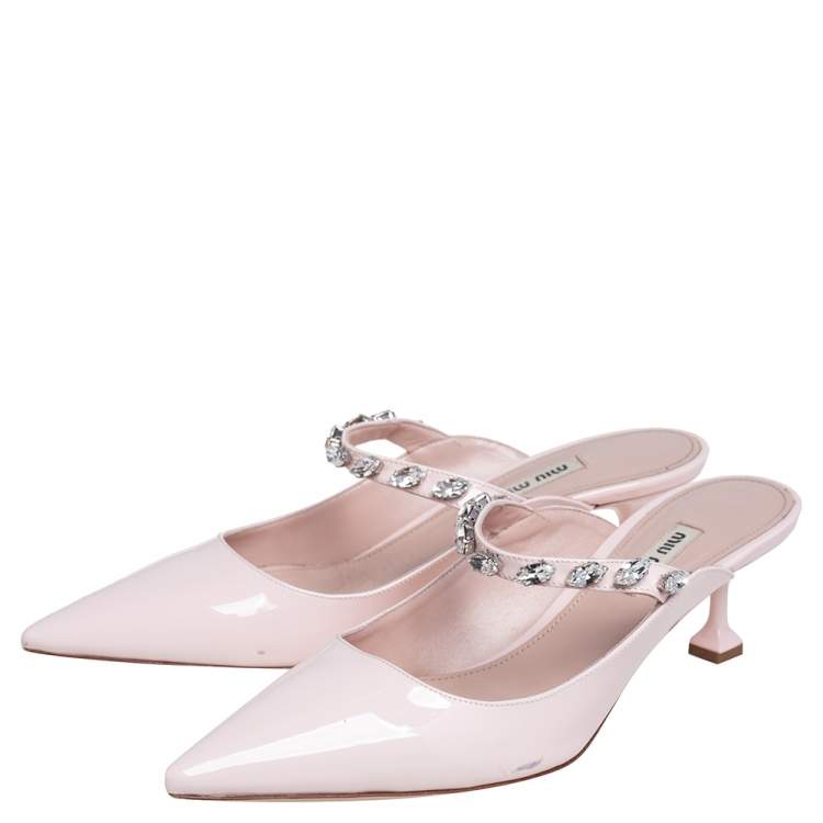 مملوكة مسبقًا Miu Miu Light Pink Patent Leather Crystal Embellished Mules Size 39.5