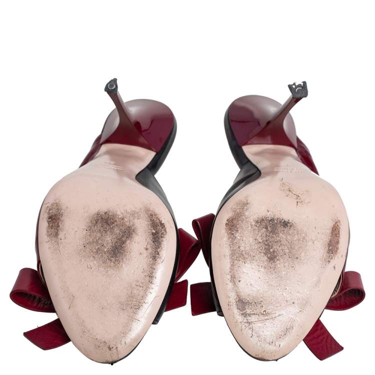 مملوكة مسبقًا Miu Miu Burgundy/Black Patent And Leather Bow Slide Sandals Size 38