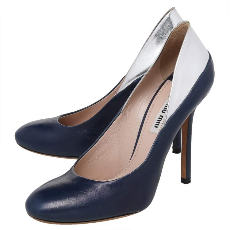 Pre Owned Miu Miu Silver/Blue Patent And Leather Round Toe Pumps Size 38.5
