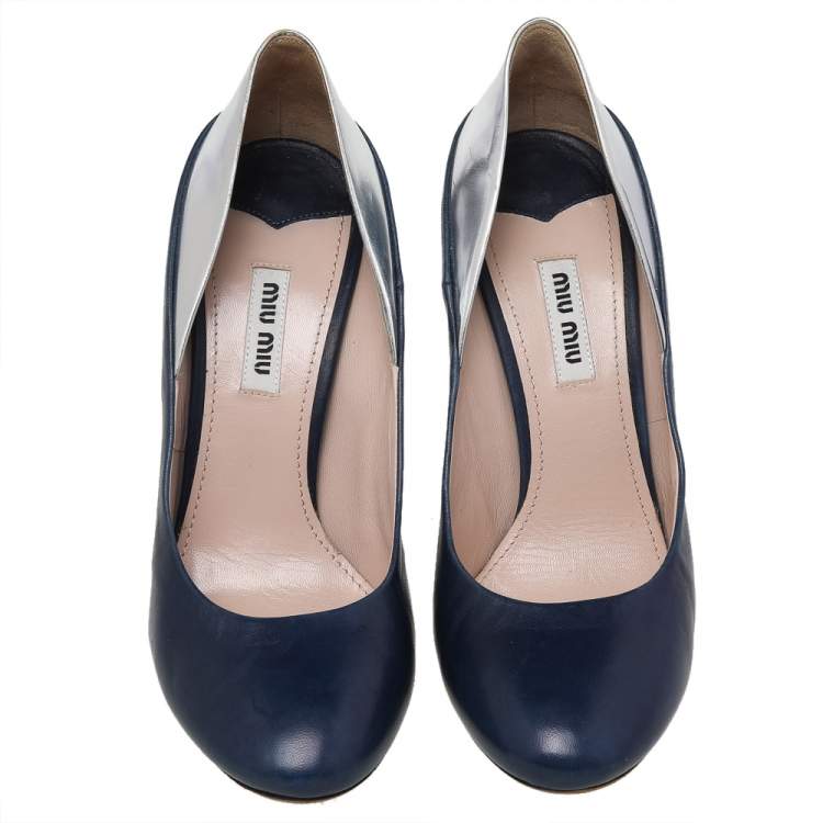 Pre Owned Miu Miu Silver/Blue Patent And Leather Round Toe Pumps Size 38.5