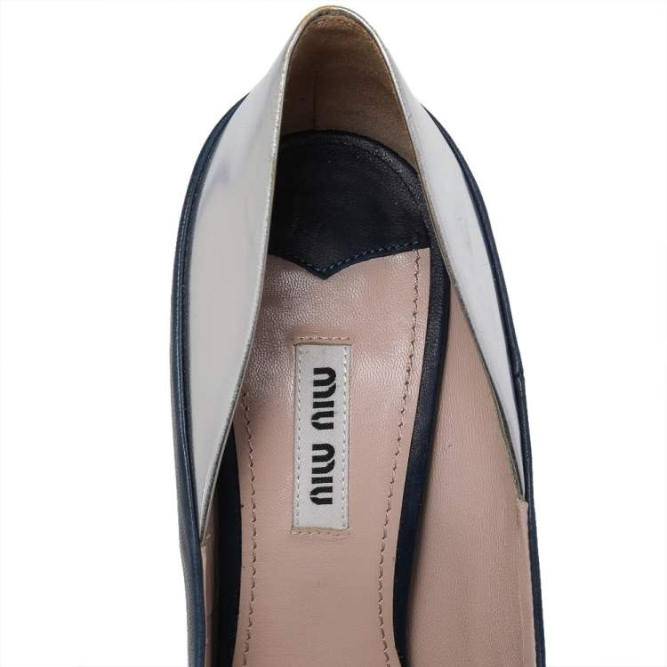 Pre Owned Miu Miu Silver/Blue Patent And Leather Round Toe Pumps Size 38.5