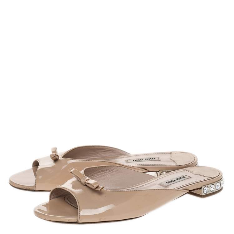 Pre Owned Miu Miu Beige Patent Leather Bow Crystal Embellished Flat Slides Size 37