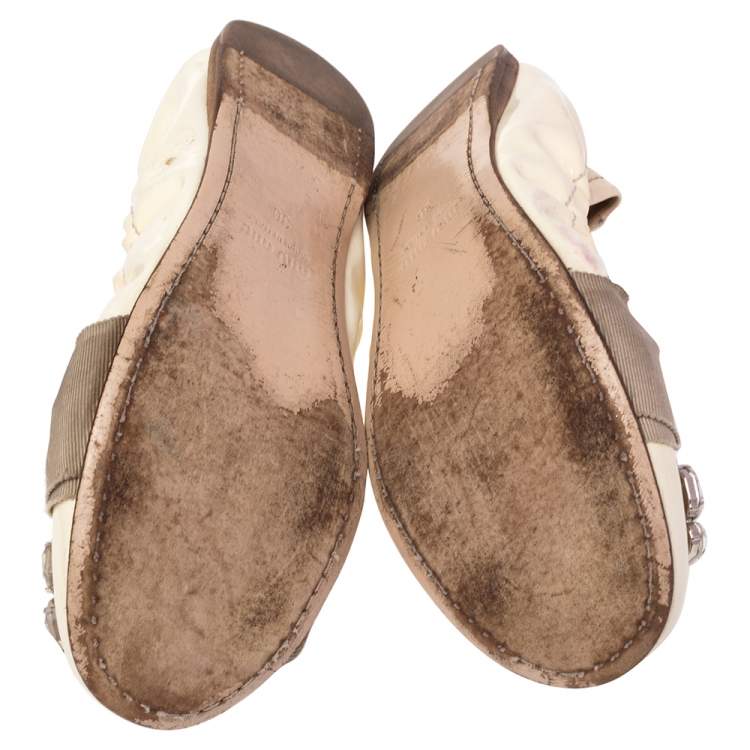 Pre Owned Miu Miu Cream Patent Leather Crystal Embellished Scrunch Ballet Flats Size 36