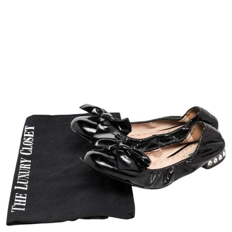 Pre Owned Miu Miu Black Patent Leather Bow Detail Crystal Embellished Scrunch Ballet Flats Size 37