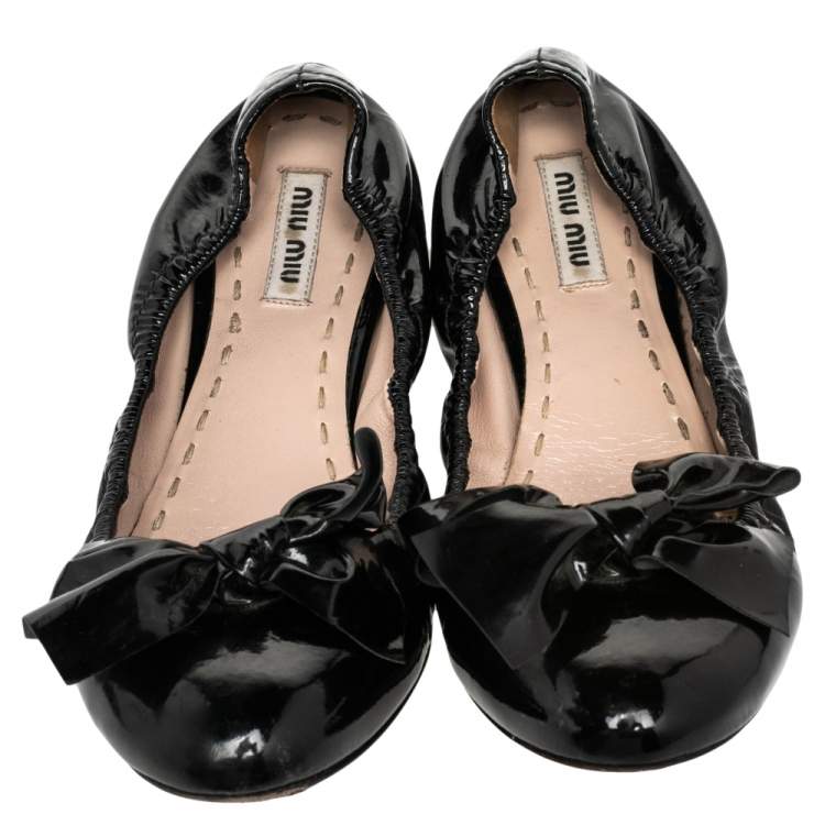Pre Owned Miu Miu Black Patent Leather Bow Detail Crystal Embellished Scrunch Ballet Flats Size 37