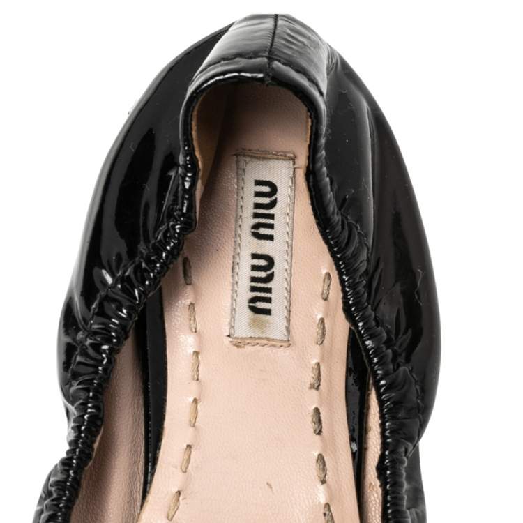 Pre Owned Miu Miu Black Patent Leather Bow Detail Crystal Embellished Scrunch Ballet Flats Size 37