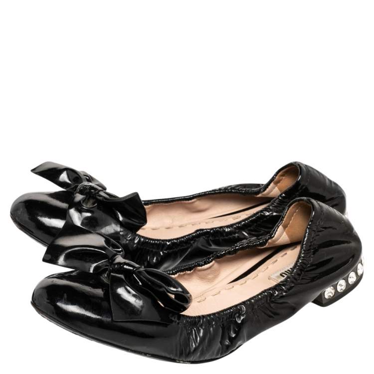 Pre Owned Miu Miu Black Patent Leather Bow Detail Crystal Embellished Scrunch Ballet Flats Size 37