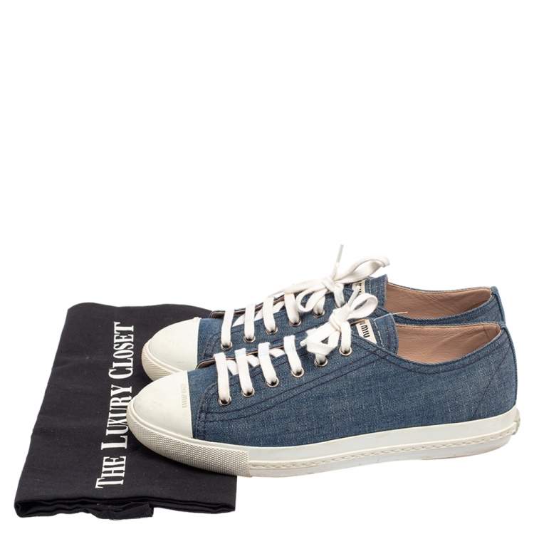مملوكة مسبقًا Miu Miu Blue/White Denim Lace Up Low Top Sneakers Size 39