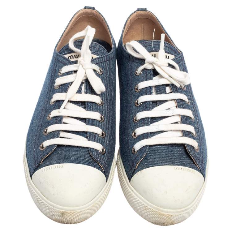 مملوكة مسبقًا Miu Miu Blue/White Denim Lace Up Low Top Sneakers Size 39
