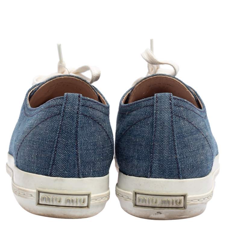 مملوكة مسبقًا Miu Miu Blue/White Denim Lace Up Low Top Sneakers Size 39