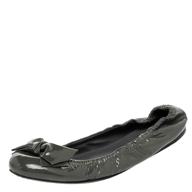 Pre Owned Miu Miu Grey Patent Leather Bow Scrunch Ballet Flats Size 39 