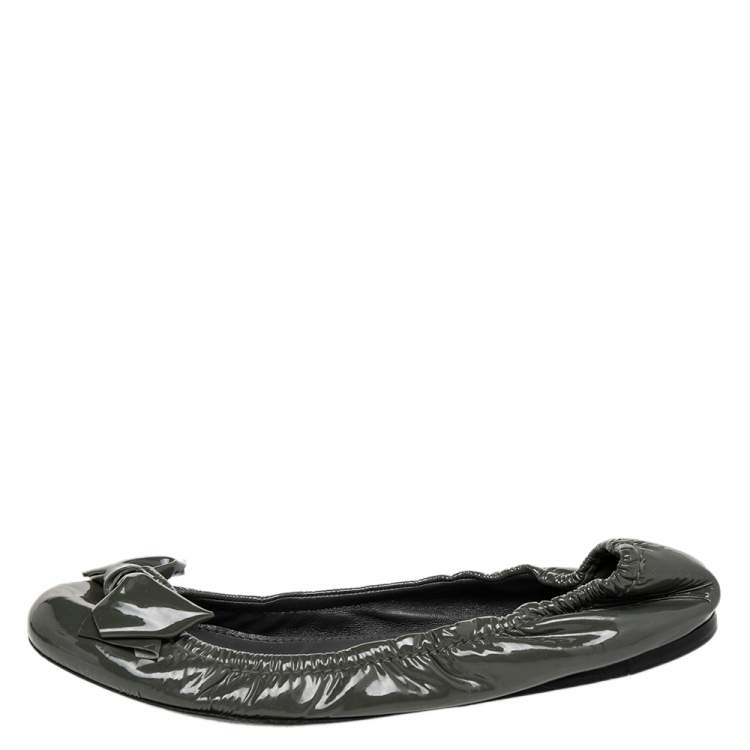 Pre Owned Miu Miu Grey Patent Leather Bow Scrunch Ballet Flats Size 39 