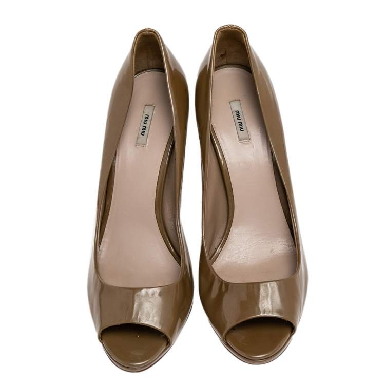 Pre Owned Miu Miu Dark Beige Patent Leather Peep Toe Pumps Size 39