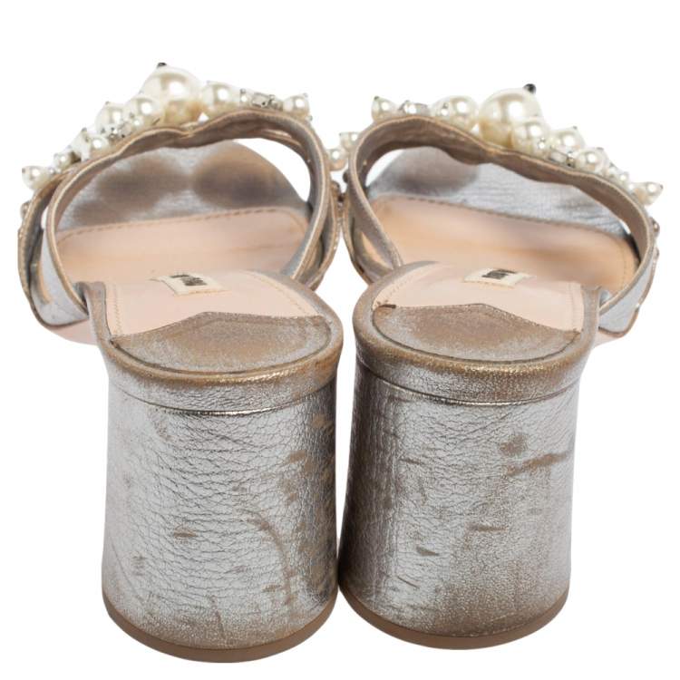 Pre Owned Miu Miu Silver Leather Crystal And Pearl Embellished Slide Sandals Size 38.5