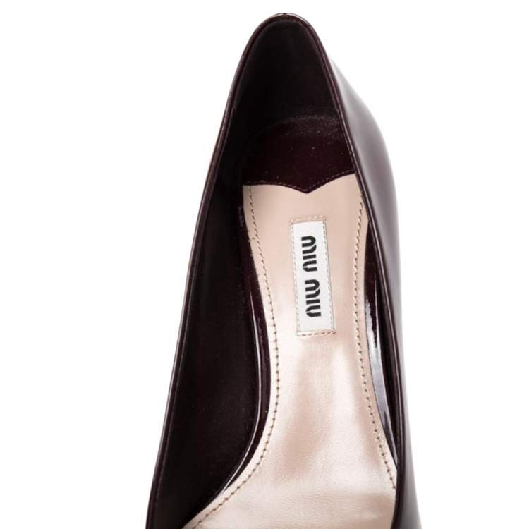 Pre Owned Miu Miu Burgundy Patent Leather Crystal and Pearl Embellished Pointed Toe Pumps Size 37.5