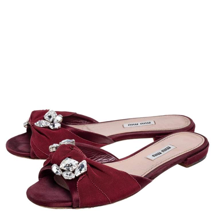 مملوكة مسبقًا Miu Miu Burgundy Satin and Fabric Knot Slide Flats Size 37.5