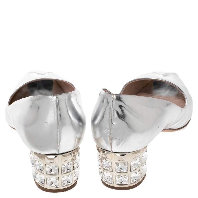 مملوكة مسبقًا Miu Miu Silver Leather Crystal Embellished Peep Toe Block Heel Pumps Size 38
