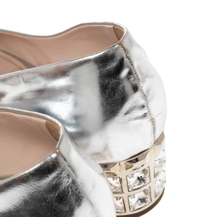 مملوكة مسبقًا Miu Miu Silver Leather Crystal Embellished Peep Toe Block Heel Pumps Size 38