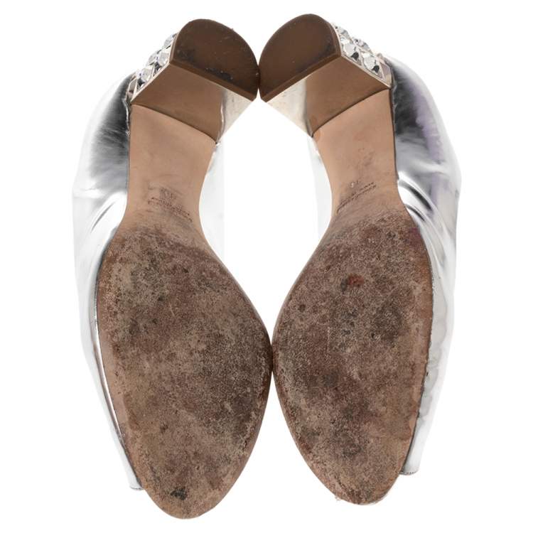 مملوكة مسبقًا Miu Miu Silver Leather Crystal Embellished Peep Toe Block Heel Pumps Size 38