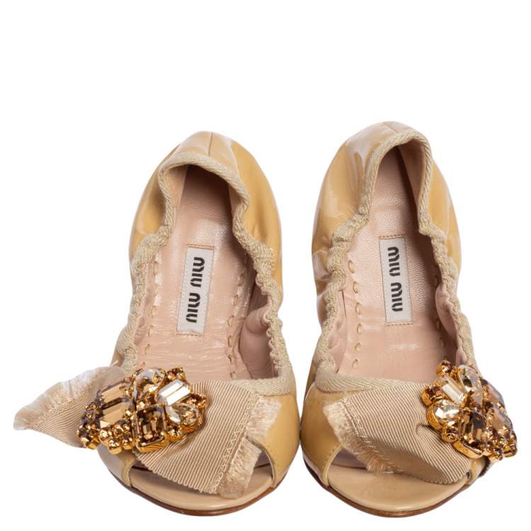 Pre Owned Miu Miu Beige Patent Leather Crystal Embellished Scrunch Ballet Flats Size 36
