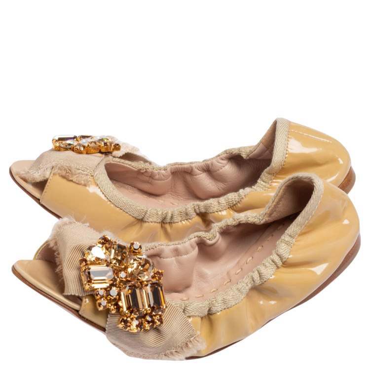 Pre Owned Miu Miu Beige Patent Leather Crystal Embellished Scrunch Ballet Flats Size 36