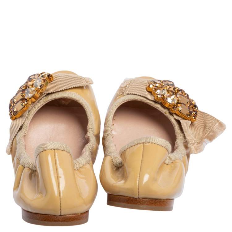 Pre Owned Miu Miu Beige Patent Leather Crystal Embellished Scrunch Ballet Flats Size 36