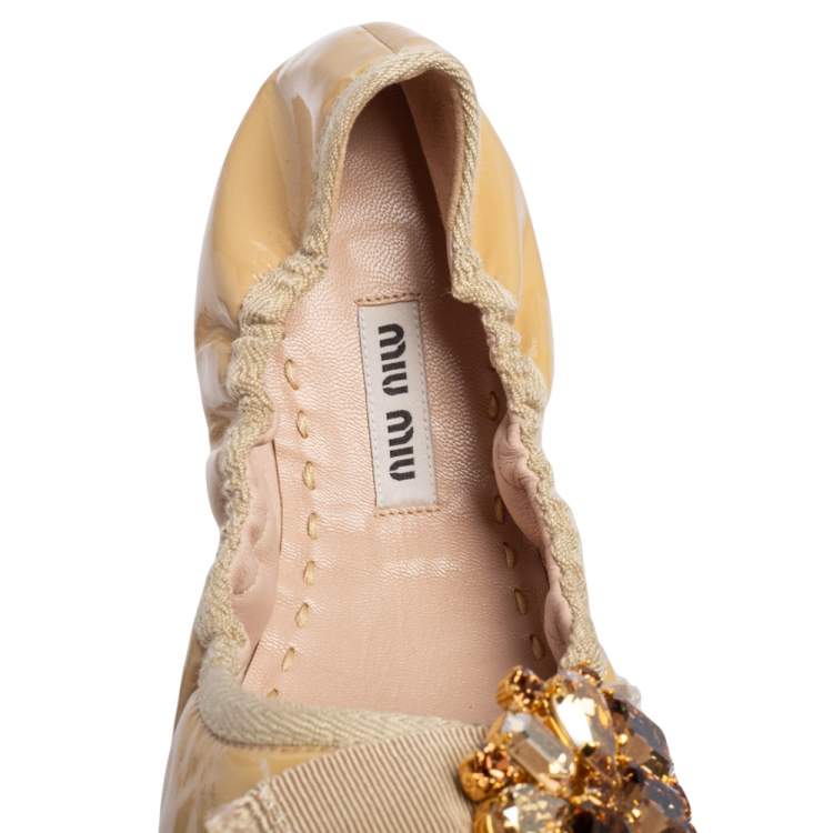 Pre Owned Miu Miu Beige Patent Leather Crystal Embellished Scrunch Ballet Flats Size 36