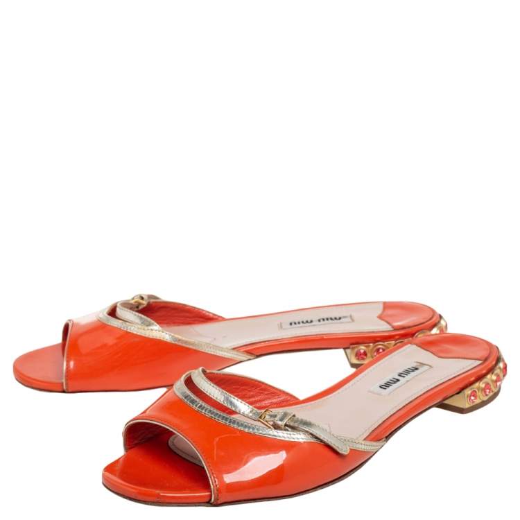 مملوكة مسبقًا Miu Miu Orange Patent Leather  Slide Sandals Size 36.5