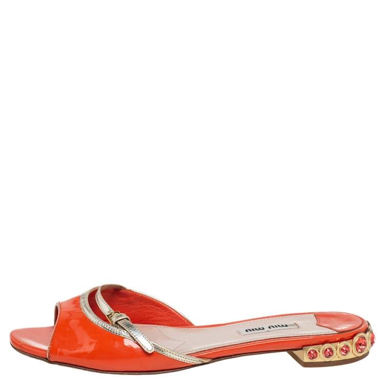 مملوكة مسبقًا Miu Miu Orange Patent Leather  Slide Sandals Size 36.5
