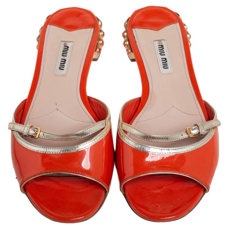 مملوكة مسبقًا Miu Miu Orange Patent Leather  Slide Sandals Size 36.5