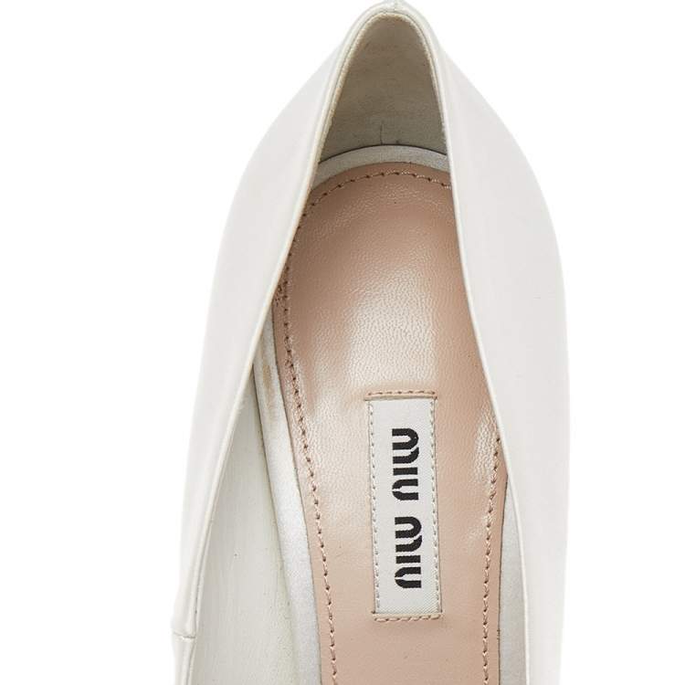 Pre Owned Miu Miu White Satin Embellished Pointed Toe Pumps Size 38