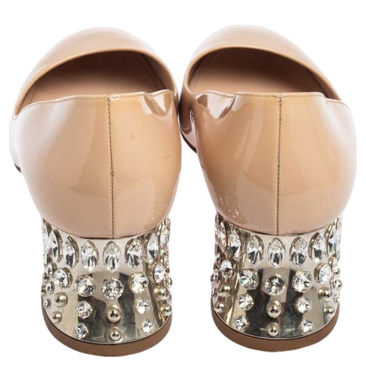 مملوكة مسبقًا Miu Miu Beige Patent Leather Crystal Heel Pumps Size 39