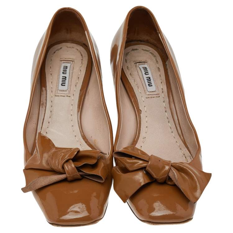 Pre Owned Miu Miu Dark Beige Patent Leather Bow Crystal Embellished Heel Pumps Size 37.5
