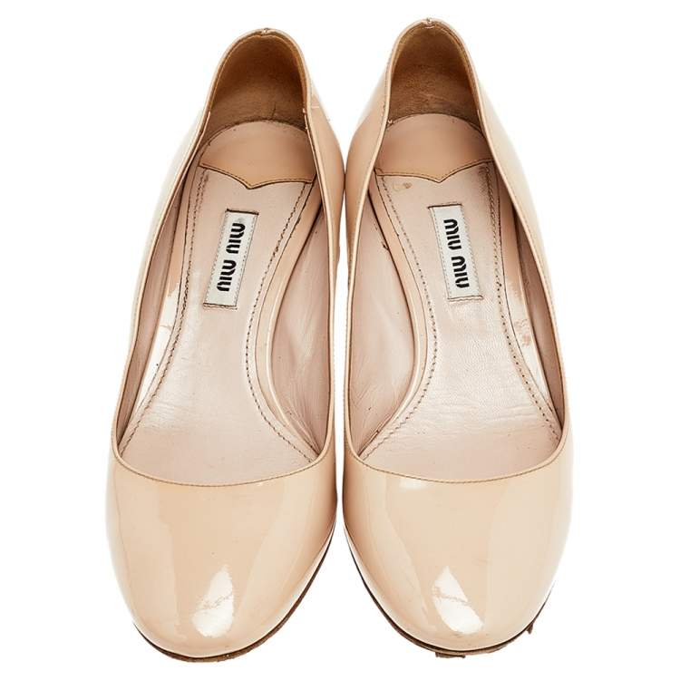 Pre Owned Miu Miu Beige Patent Leather Crystal Embellished Block Heel Pumps Size 37