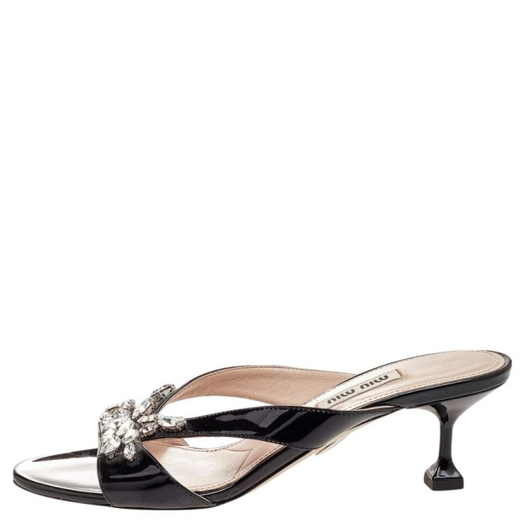 مملوكة مسبقًا Miu Miu Black Patent Leather Crystal Slide Sandals Size 37
