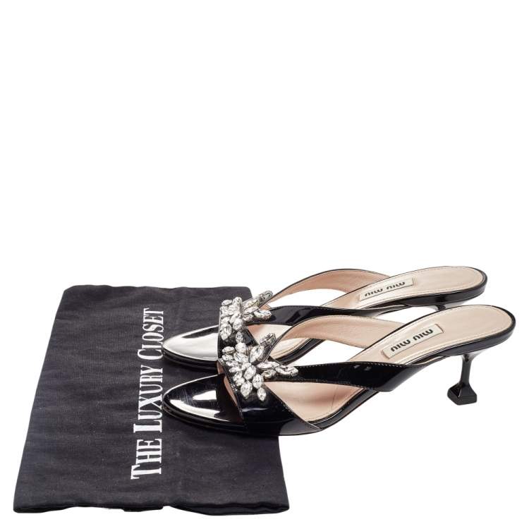 مملوكة مسبقًا Miu Miu Black Patent Leather Crystal Slide Sandals Size 37