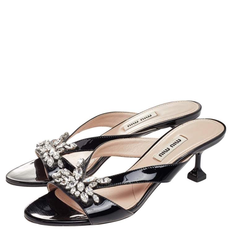 مملوكة مسبقًا Miu Miu Black Patent Leather Crystal Slide Sandals Size 37