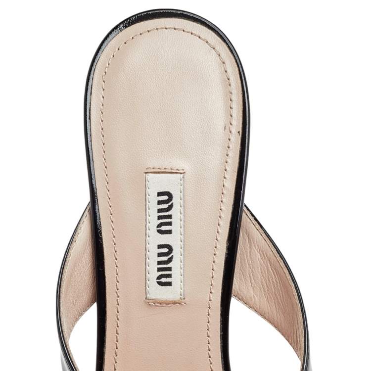 مملوكة مسبقًا Miu Miu Black Patent Leather Crystal Slide Sandals Size 37