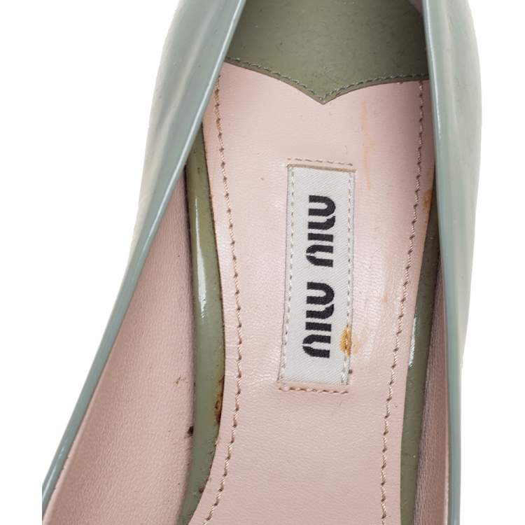 Pre Owned Miu Miu Grey Patent Leather Bow Embellished Pumps Size 36