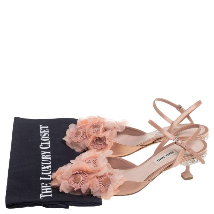 مملوكة مسبقًا Miu Miu Beige Satin Floral Crystals Buckle Ankle Strap Sandals Size 36