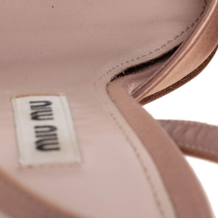 مملوكة مسبقًا Miu Miu Beige Satin Floral Crystals Buckle Ankle Strap Sandals Size 36