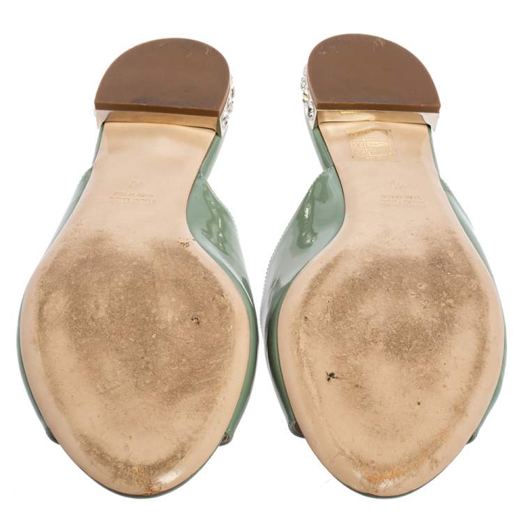 مملوكة مسبقًا Miu Miu Green Patent Leather Bow Detail Jeweled Heel Slide Flats Size 40