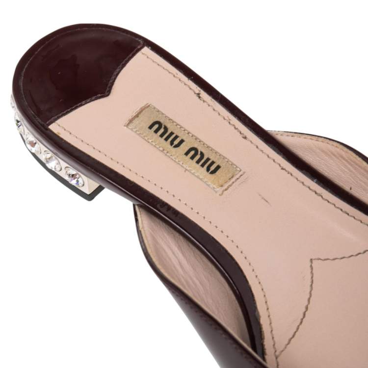 Pre Owned Miu Miu Burgundy Patent Leather Crystal Embellished Bow Slide Flats Size 37.5