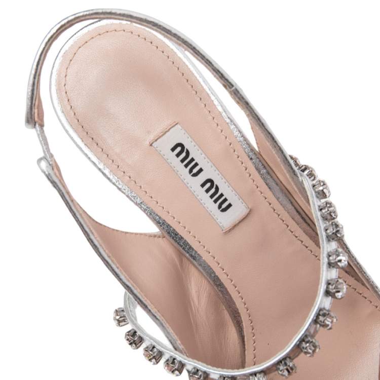 مملوكة مسبقًا Miu Miu Silver Glitter Pointed Toe Slingback Pumps Size 38