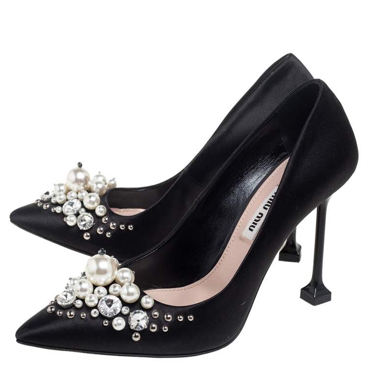مملوكة مسبقًا Miu Miu Black Satin Crystal and Pearl Embellished Pointed Toe Pumps Size 36