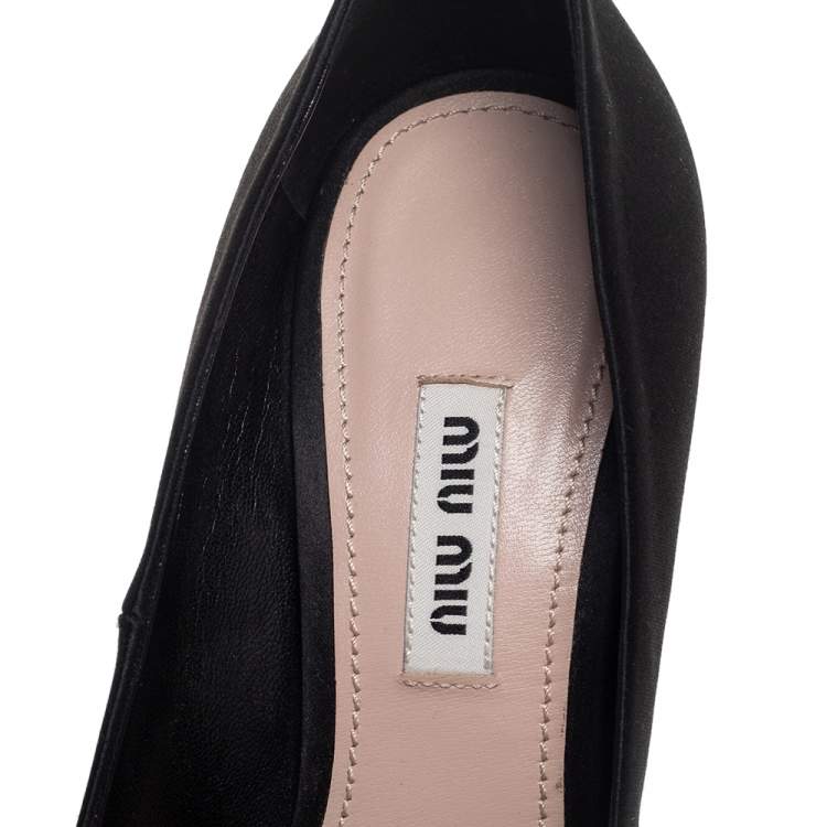 مملوكة مسبقًا Miu Miu Black Satin Crystal and Pearl Embellished Pointed Toe Pumps Size 36