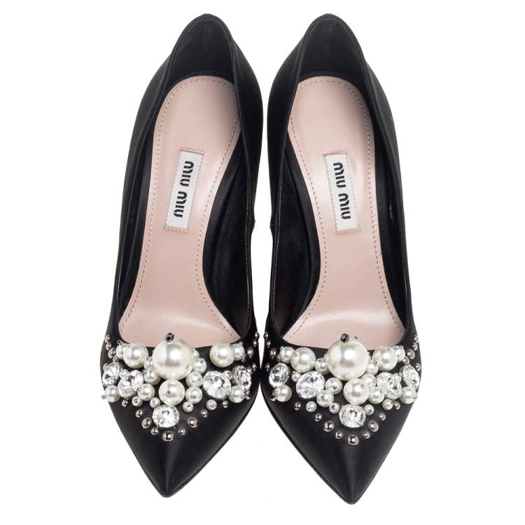 مملوكة مسبقًا Miu Miu Black Satin Crystal and Pearl Embellished Pointed Toe Pumps Size 36