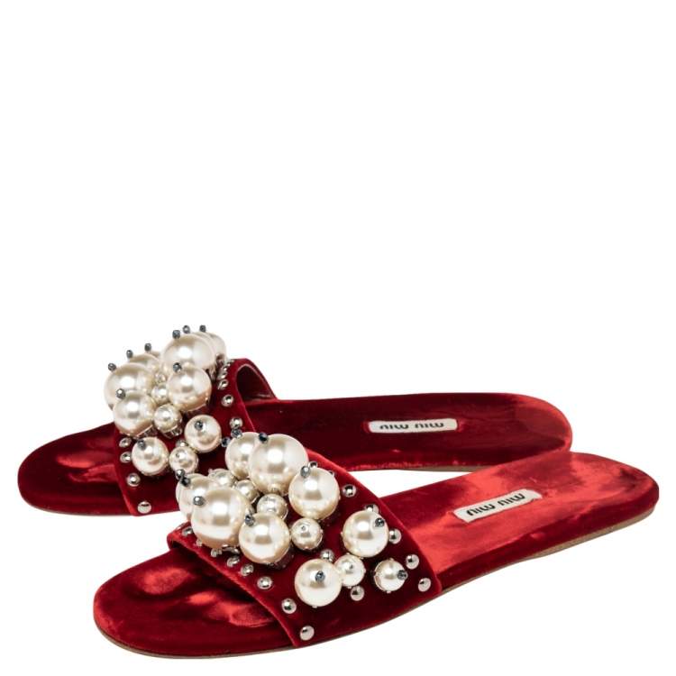 Pre Owned Miu Miu Red Velvet Faux Pearl Embellished Flat Sandals Size 37.5