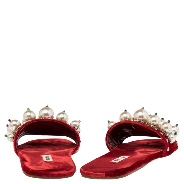Pre Owned Miu Miu Red Velvet Faux Pearl Embellished Flat Sandals Size 37.5