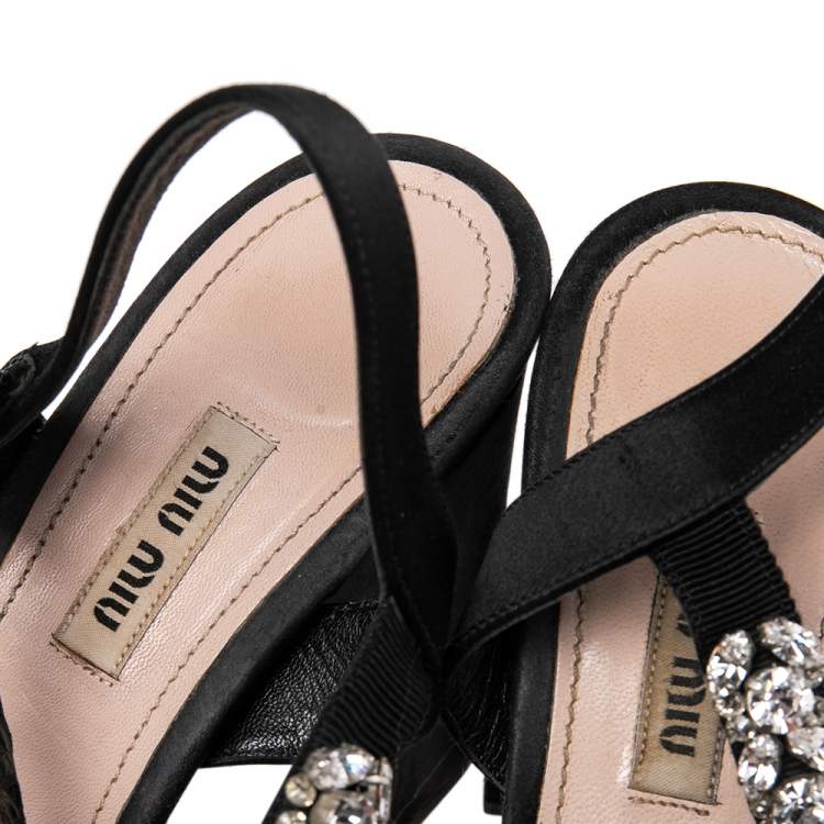مملوكة مسبقًا Miu Miu Black Satin Crystal Embellished Ankle Strap Platform Sandals Size 39.5